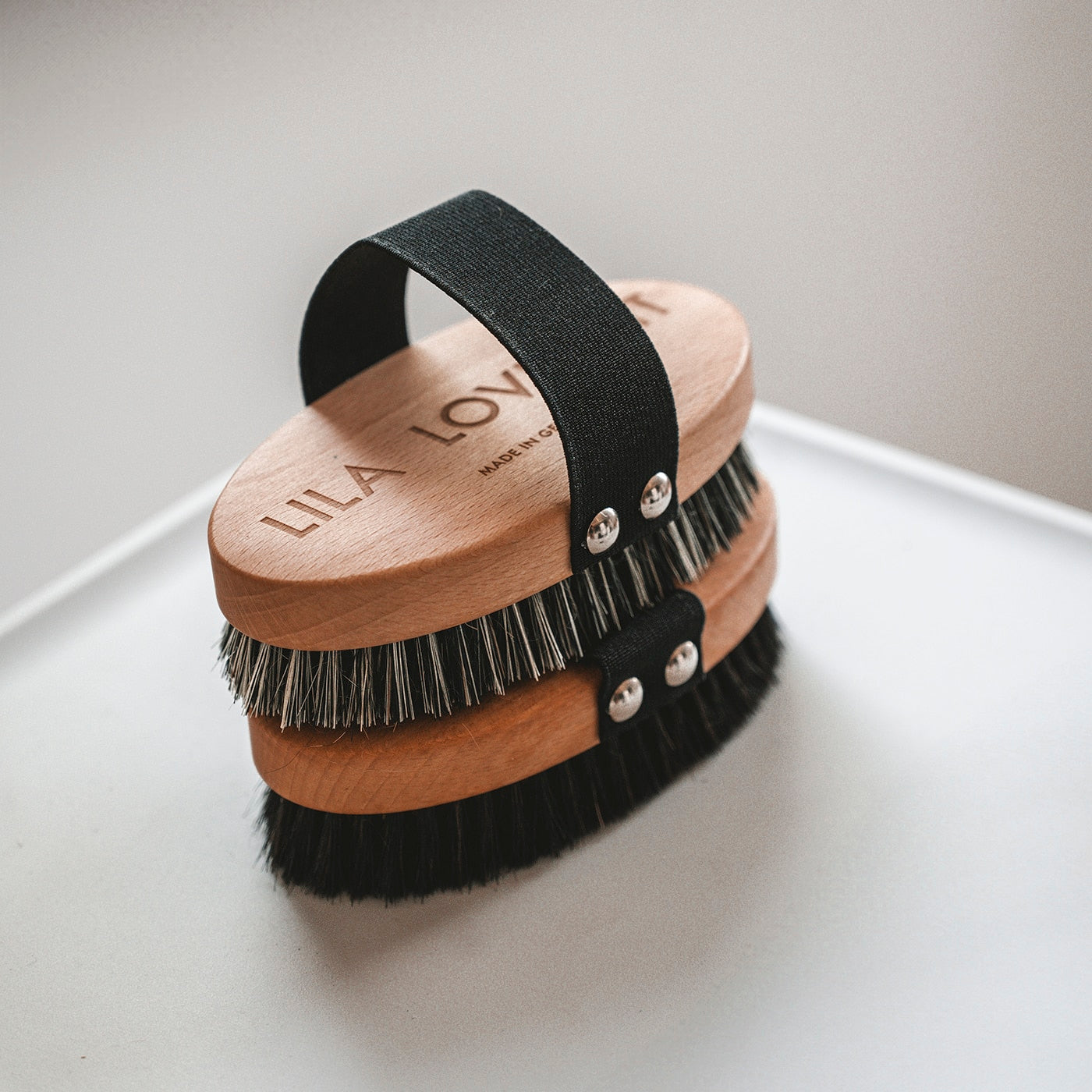 Short hair vegan brush